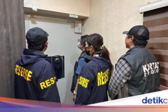 Polisi Bongkar Uang Asing Fantastis di Kafe de'Clan
