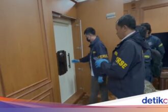 Polri Sita Emas dan Uang dalam Penggeledahan di Bogor