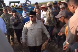 Prabowo Berkelakar Tentang Posisi Polri di Depan Kapolri