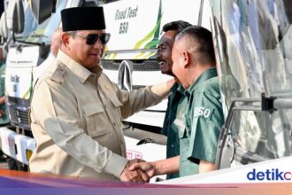 Prabowo Subianto Tinjau Pengisian Biosolar B50 di Cikampek