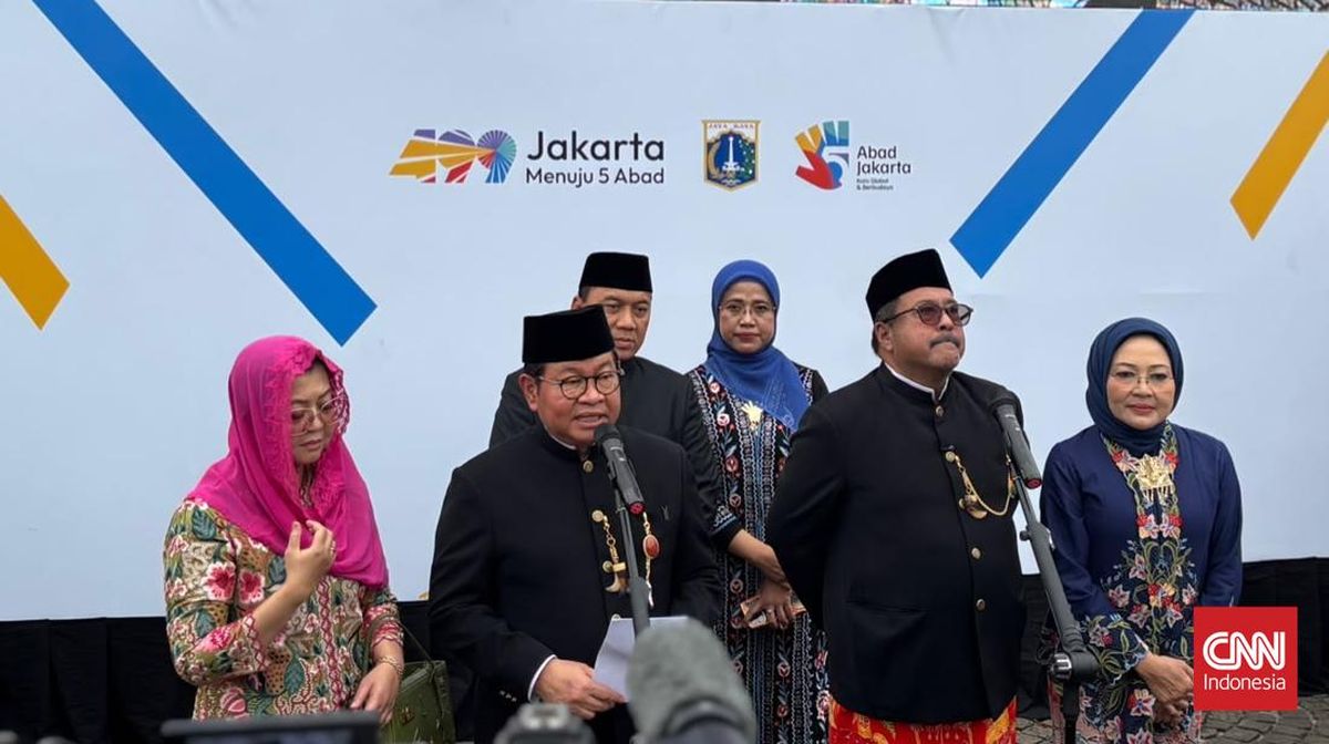 Pramono Anung Umumkan Jembatan Gembok Cinta di Atas Sungai Cideng
