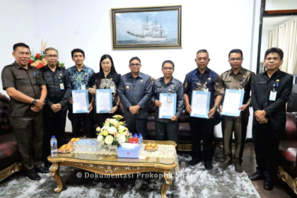 Plt Bupati Sitaro Serahkan Surat Tugas kepada Lima Plt Kepala OPD, Pastikan Pelayanan Publik Tetap Berjalan