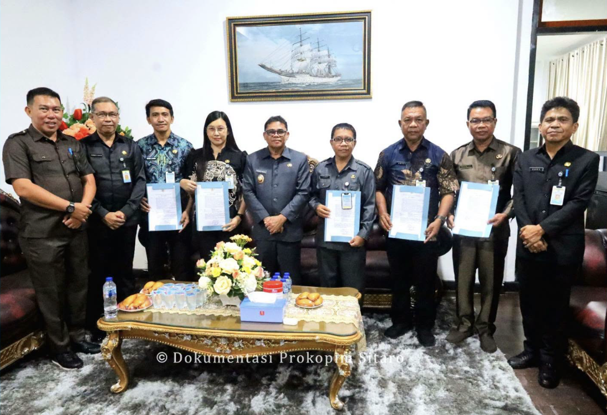 Plt Bupati Sitaro Serahkan Surat Tugas kepada Lima Plt Kepala OPD, Pastikan Pelayanan Publik Tetap Berjalan