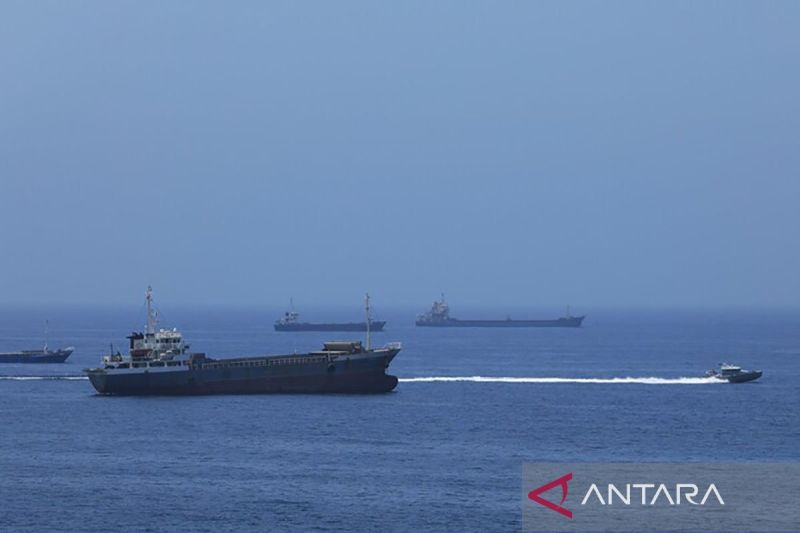 Tanker Minyak Meledak di Selat Hormuz yang Dipenuhi Ranjau