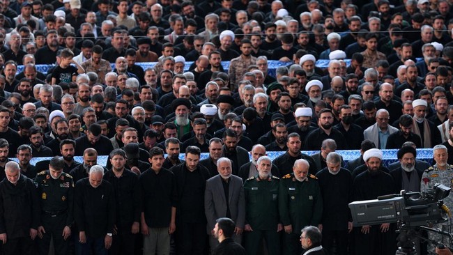 Tiga Putra Khamenei Hadiri Prosesi Duka, Mojtaba Absen