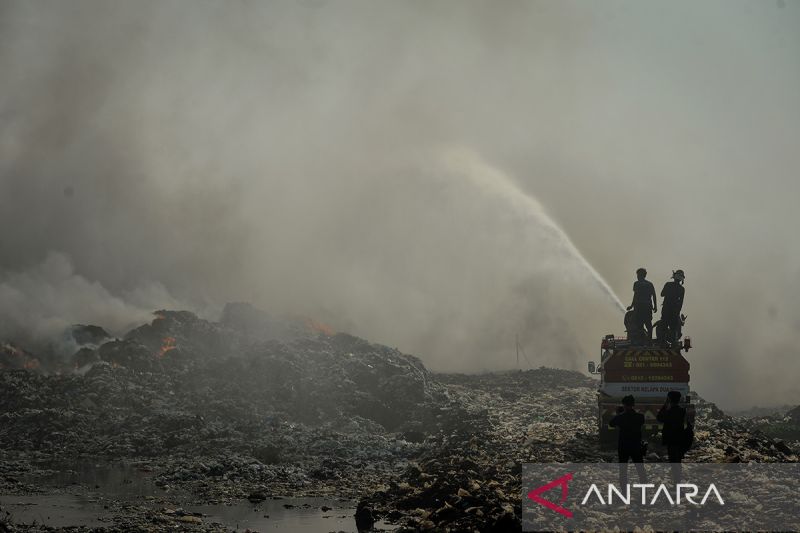 Tim Medis Siaga Hadapi Dampak Kebakaran di TPA Jatiwaringin