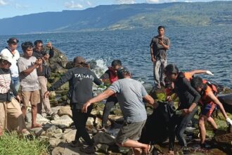 Tim SAR Berhasil Evakuasi Pria Tenggelam di Danau Toba