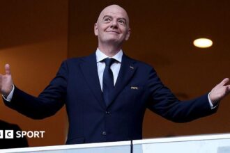 Uefa Kritik Keputusan Fifa Batalkan Larangan Kartu Merah Balogun