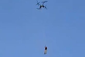 Viral Video Petani Diangkut Drone Cuma untuk Konten