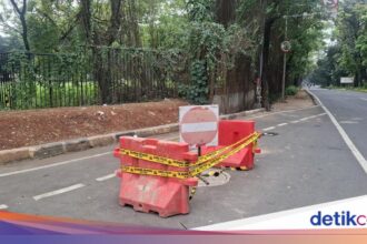 Warga Temukan Bau Diduga Gas Berbahaya di Gorong-gorong Jaktim