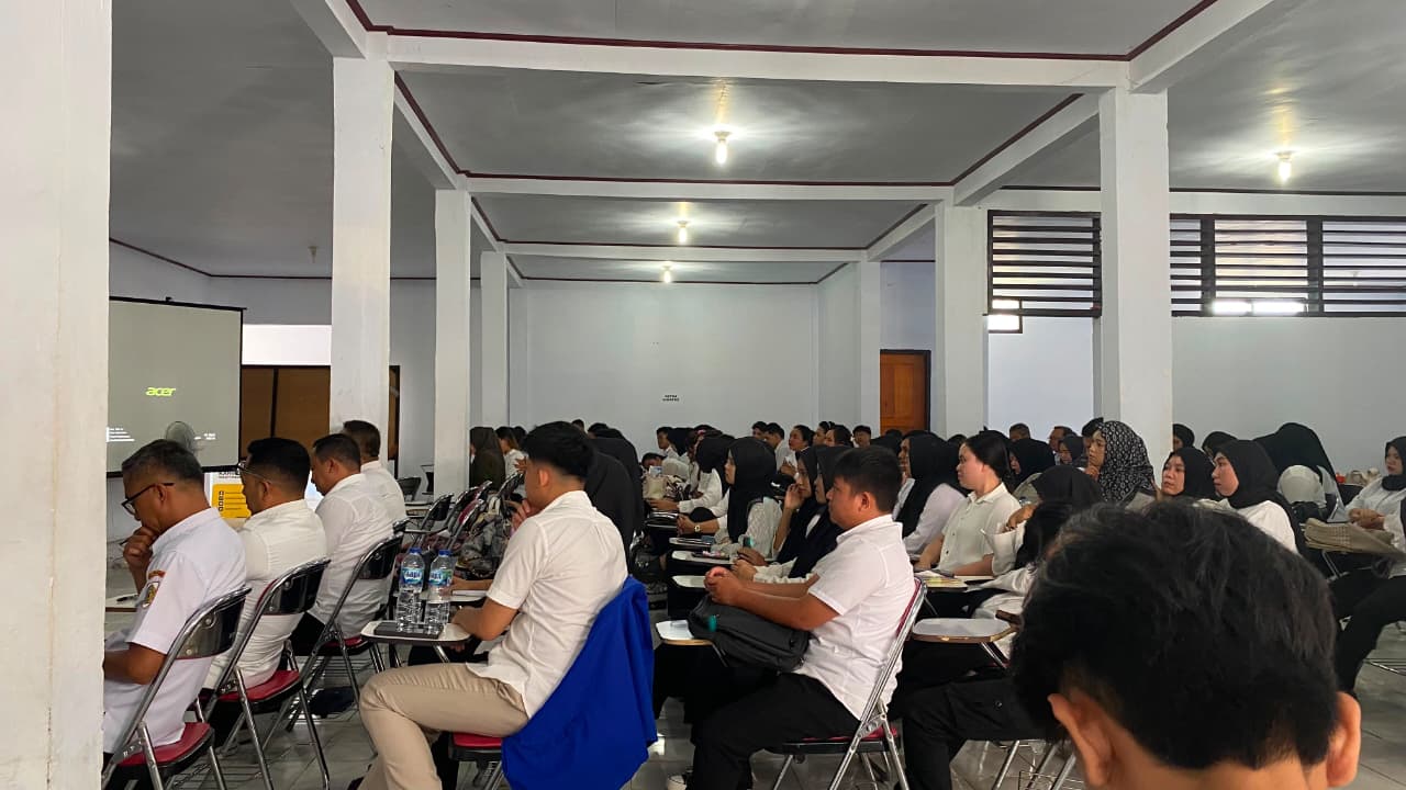 Rektor UDK resmi buka pembekalan KKN Angkatan XXXIII, usung semangat gotong royong 8 Rektor UDK resmi buka pembekalan KKN Angkatan XXXIII, usung semangat gotong royong