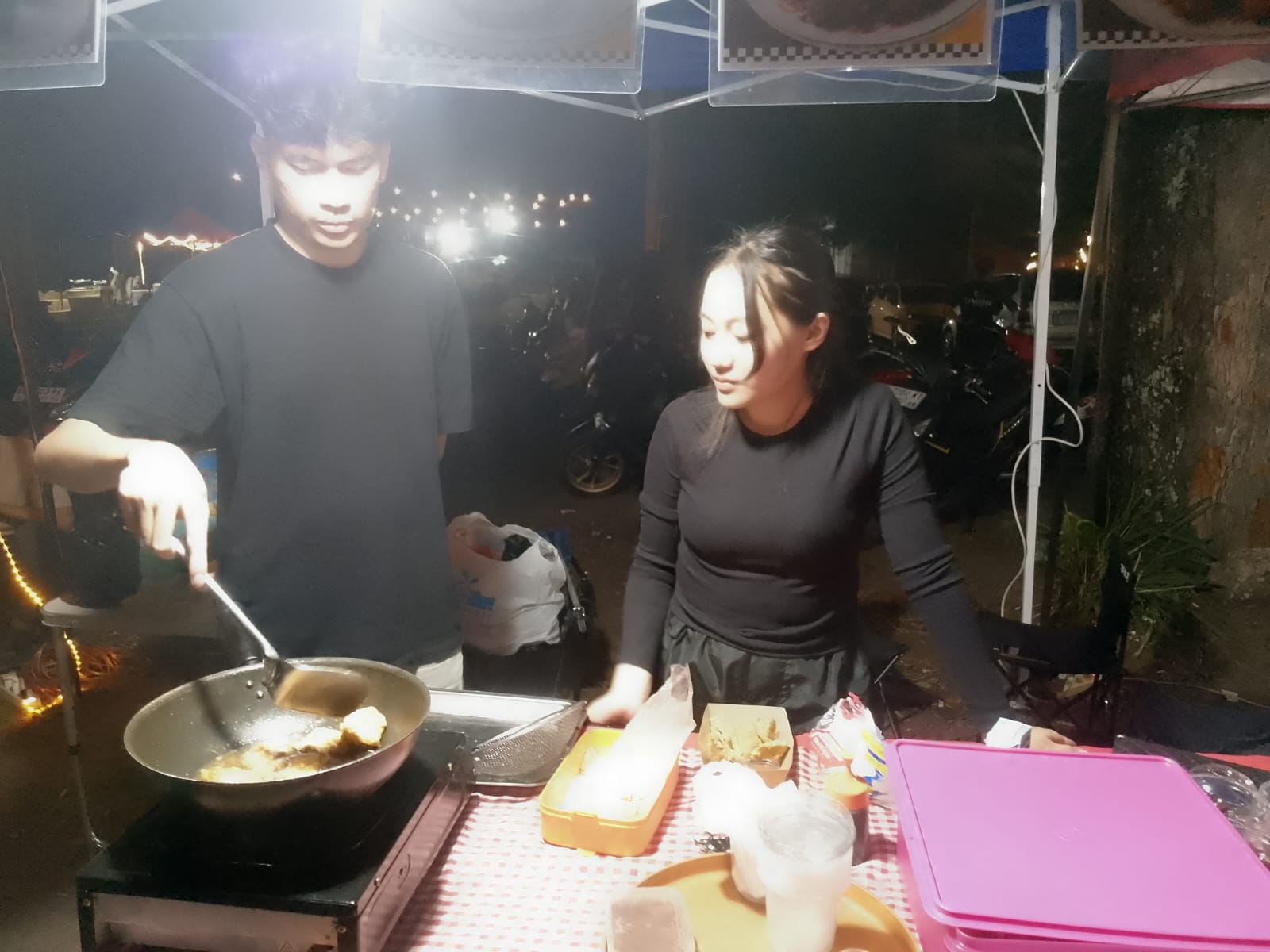 Pelaku usaha pertanyakan rencana retribusi di kawasan kuliner SanPalk Kotamobagu 12 Pelaku usaha pertanyakan rencana retribusi di kawasan kuliner SanPalk Kotamobagu