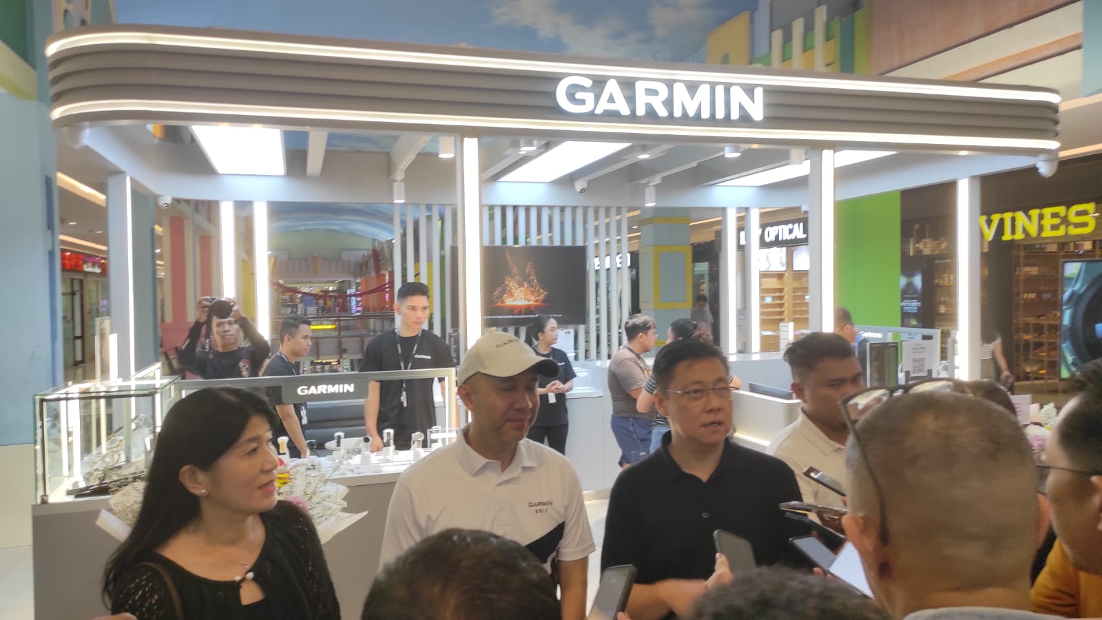 Garmin resmikan brand store pertama di Manado, perluas jangkauan ke Indonesia Timur 8 Garmin resmikan brand store pertama di Manado, perluas jangkauan ke Indonesia Timur