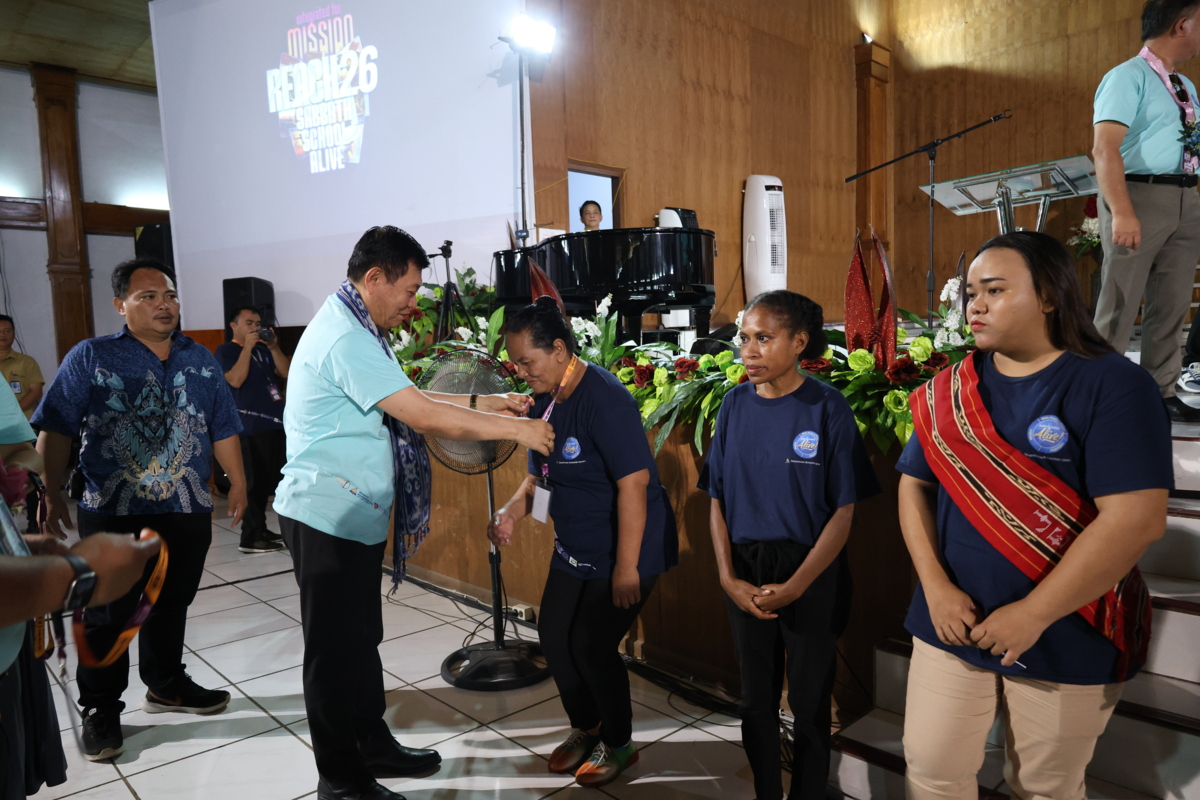 Victor Mailangkay buka ‘Reach 26 Sabbath School Alive’ di UNKLAB, ajak pemimpin gereja jadi teladan 8 Victor Mailangkay buka ‘Reach 26 Sabbath School Alive’ di UNKLAB, ajak pemimpin gereja jadi teladan
