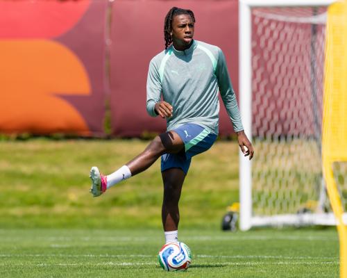 Aston Villa Curi Perhatian Newcastle dengan Johan Manzambi