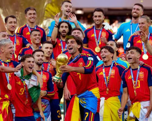 Spanyol Raih Trofi Piala Dunia setelah Kemenangan Dramatis atas Argentina