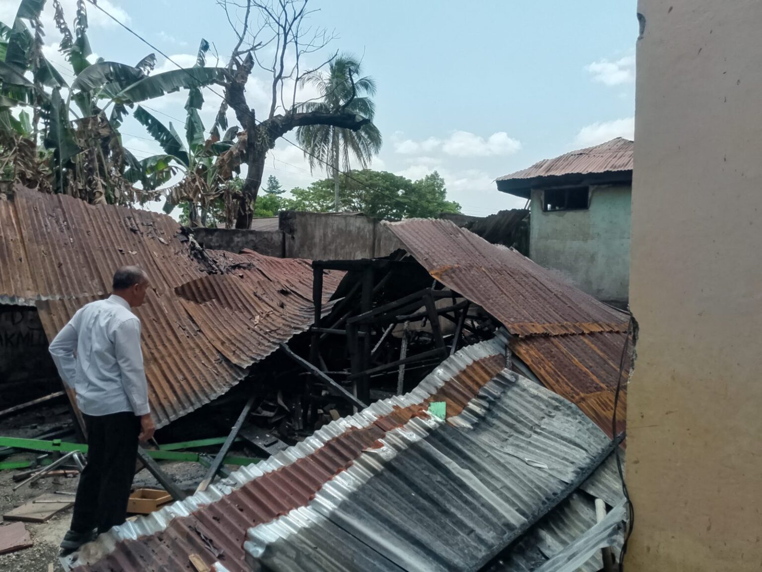 Gudang SMA Negeri 1 Kotamobagu terbakar