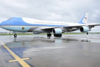 Ancaman Rudal Iran Paksa Trump Pindah Pesawat Secara Rahasia
