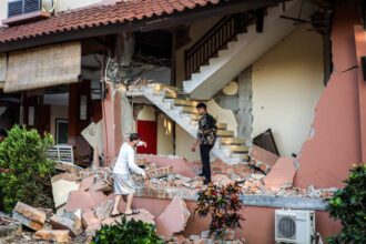 BMKG: Waspadai Gempa Susulan Berminggu-minggu di NTT