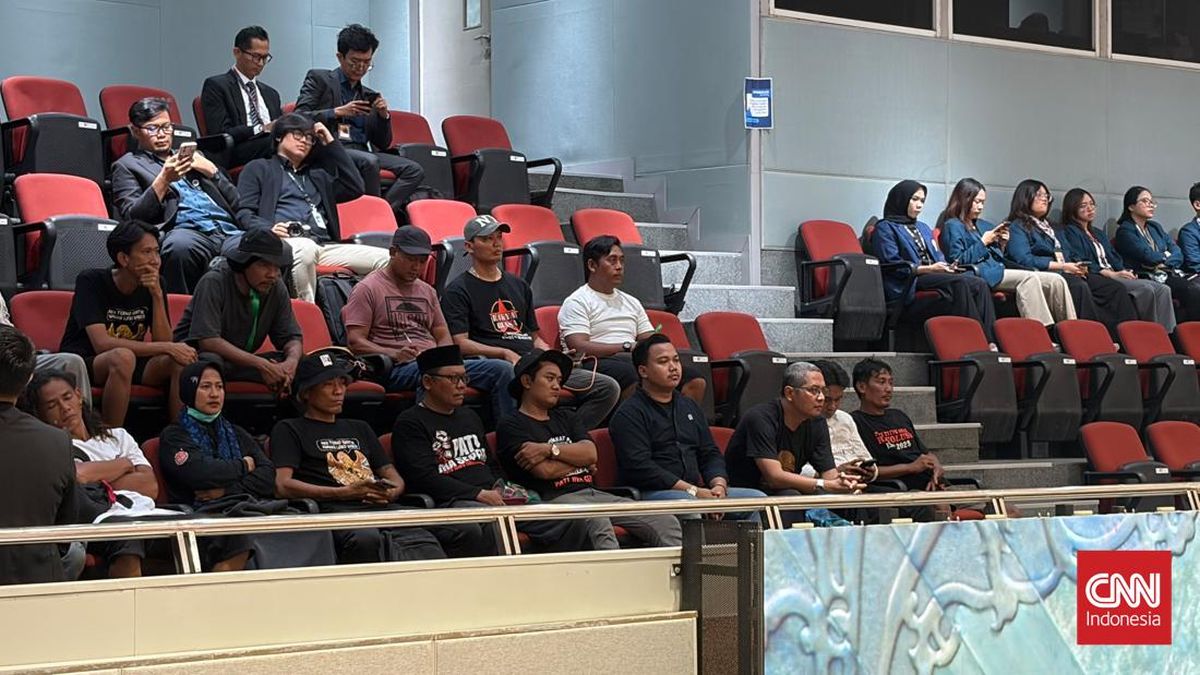 Botok Aktivis Pati Hadiri Rapat Paripurna DPR