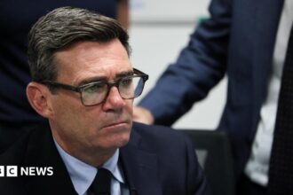Burnham Tegaskan Tinjau Ulang Pembebasan Awal Pelaku Pemerkosaan