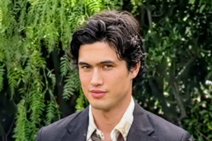 Charles Melton Dipertimbangkan Lionsgate untuk Peran Kakashi Hatake
