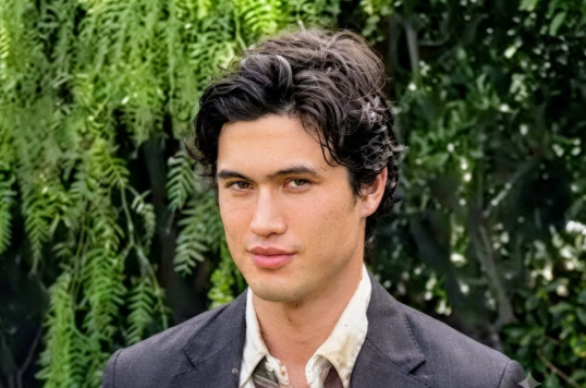 Charles Melton Dipertimbangkan Lionsgate untuk Peran Kakashi Hatake