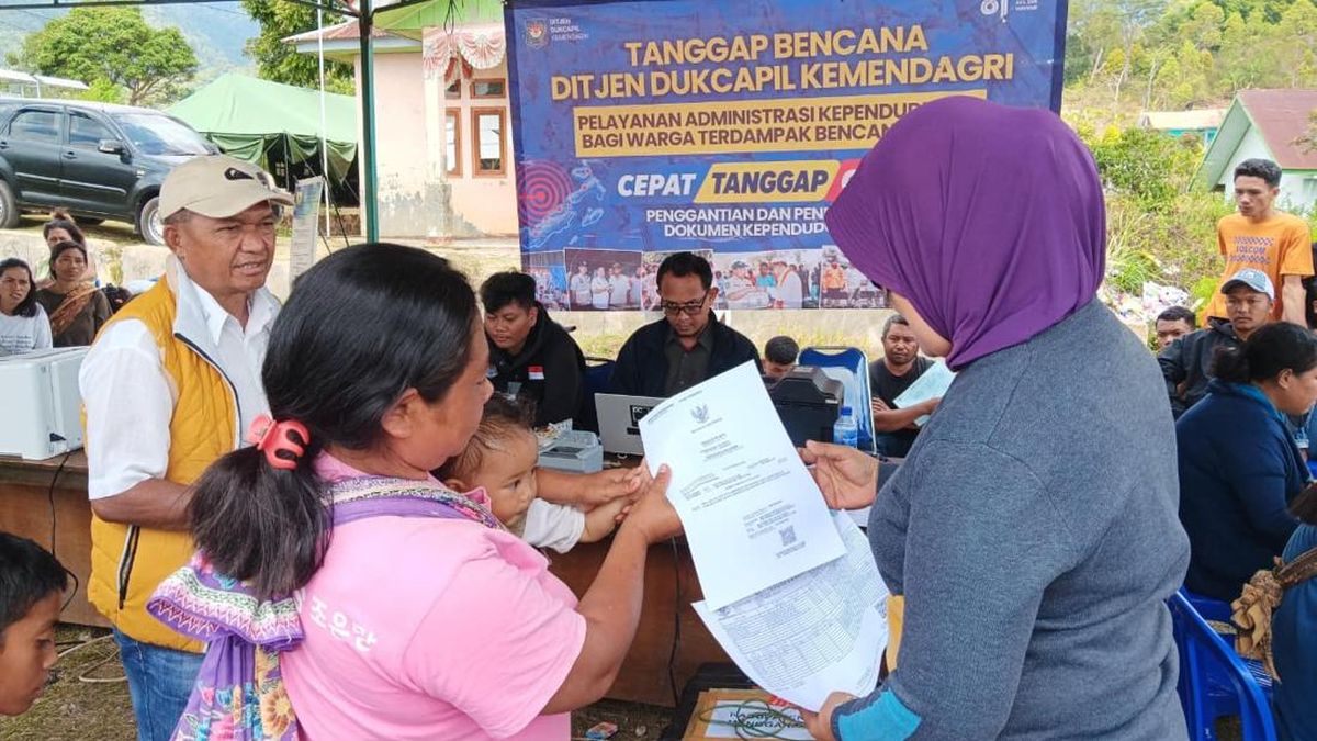 Ditjen Dukcapil Selesaikan Urusan Adminduk Warga Manggarai