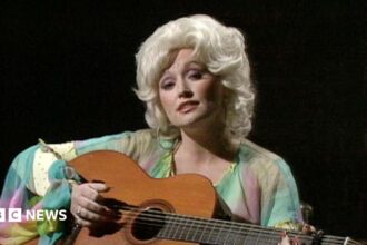 Dolly Parton Ungkap Kisah Hidupnya Lewat Enam Lagu Ikonis