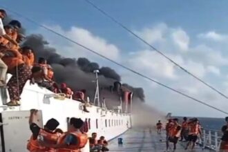 Evakuasi KM Mutiara Sentosa 2 yang Terbakar di Laut Jawa Terus Berlangsung