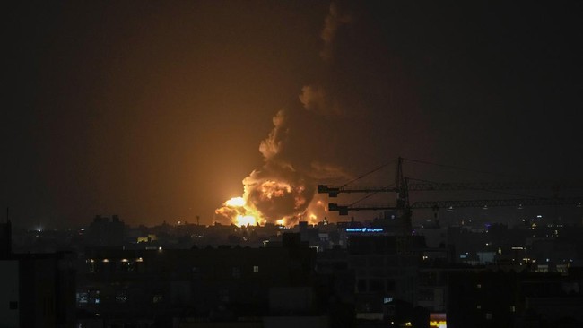 Houthi Serang Kilang Minyak Saudi, Memicu Kebakaran di Jazan