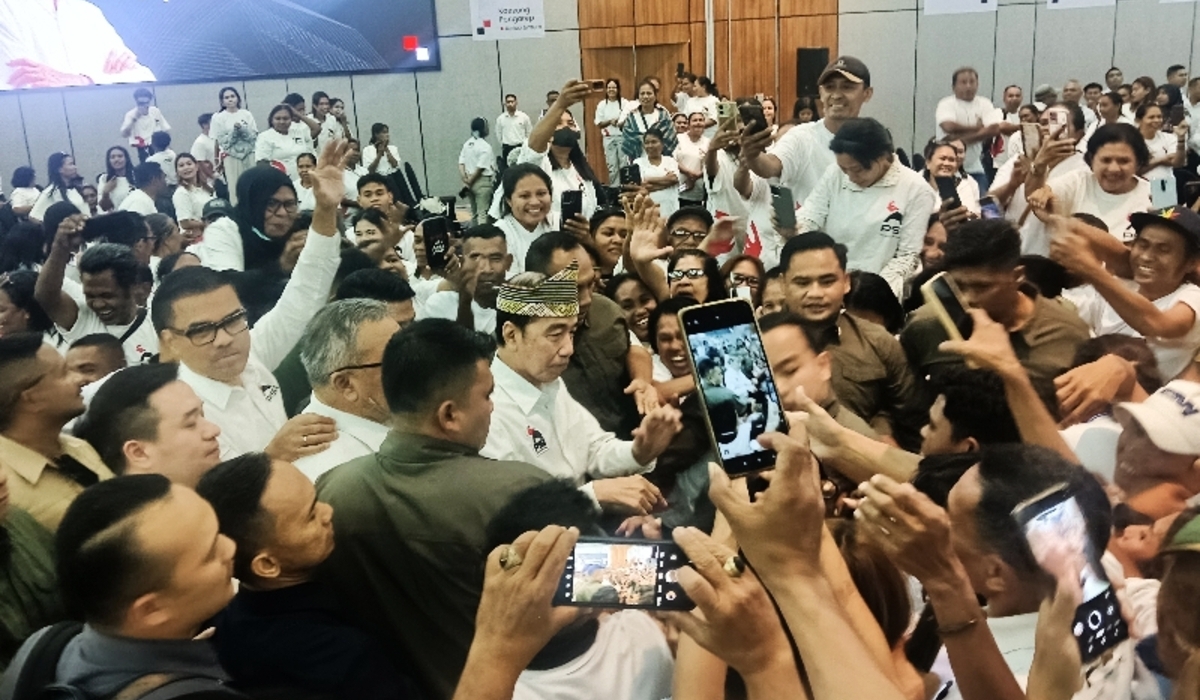 Jokowi Ajak PSI Lebih Dekat dengan Masyarakat saat Rakorda di Kupang