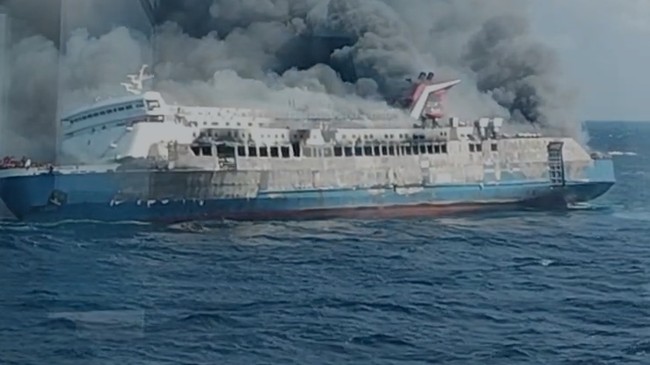 Kebakaran KM Mutiara Sentosa II di Rute Surabaya-Makassar