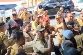 Kericuhan Saat Demo Pinjaman Daerah Rp786 Miliar di Jember