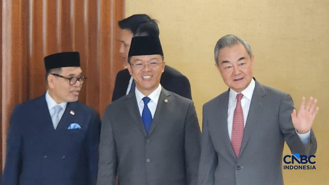 Menlu China Kunjungi RI Bahas Kereta Cepat Jakarta-Bandung