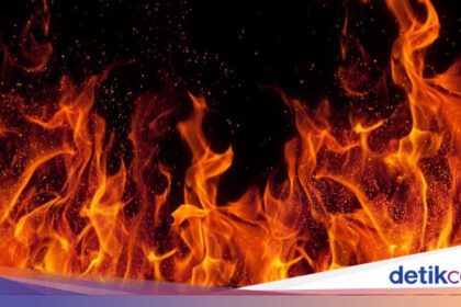 Pemadaman Kebakaran Pabrik Mi Instan Bekasi Masih Berlangsung