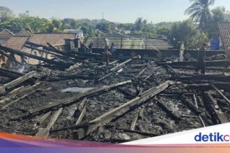 Pemprov NTB Rekonstruksi 129 Rumah Desa Adat Sade Usai Kebakaran