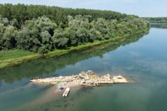 Penampakan Bangkai Kapal Perang Dunia II di Sungai Sava Serbia