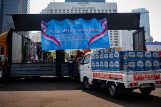 Polda Metro Jaya Kirim 12 Truk Bantuan untuk Korban Gempa NTT