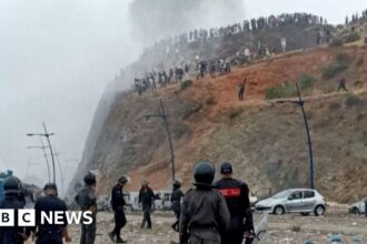 Polisi Maroko Bentrok dengan Migran di Perbatasan Ceuta