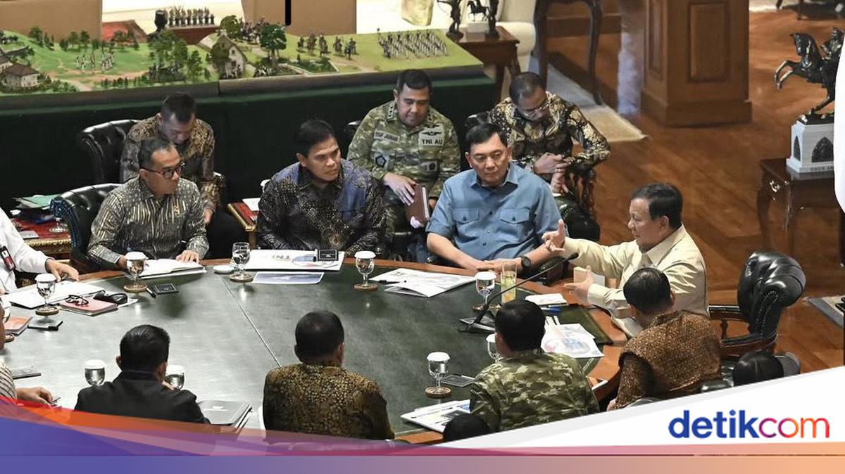 Prabowo Bahas Perekrutan Warga Dayak dalam Rapat Karhutla dengan TNI