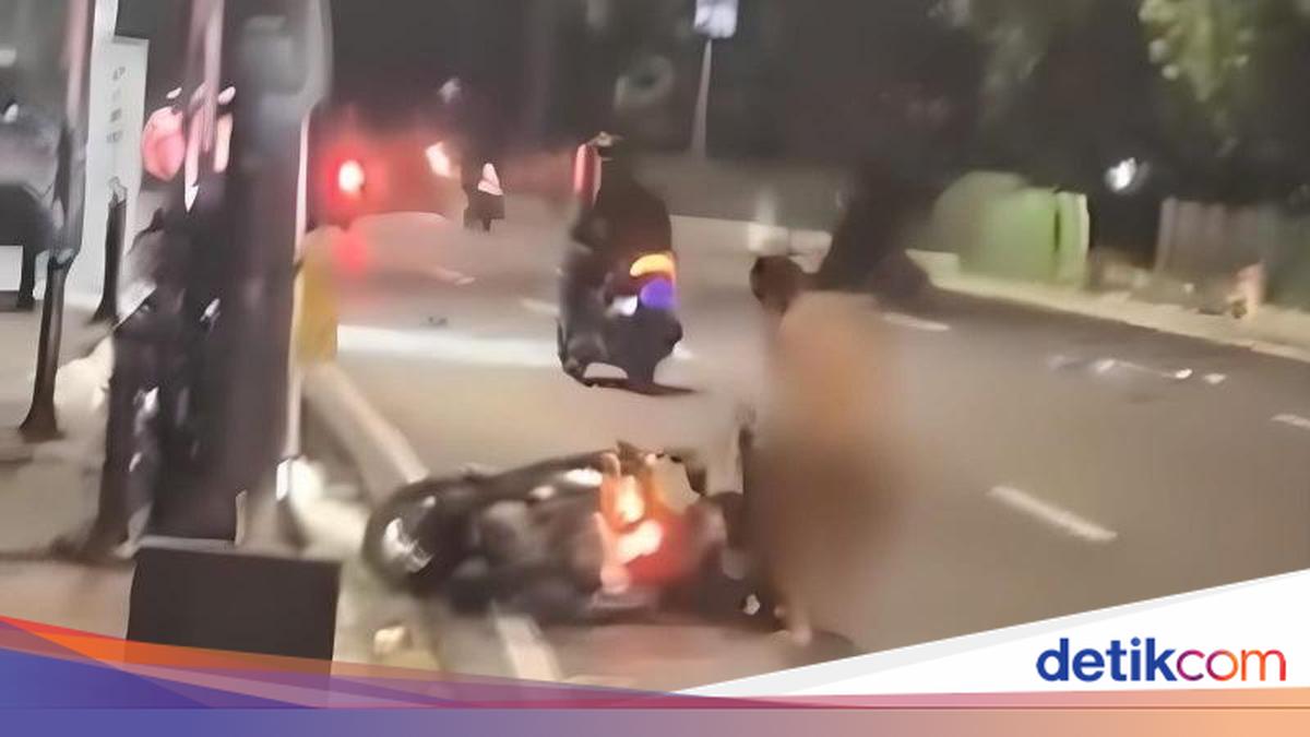 Pria Bugil Viral Usai Pukuli Pemotor di Lenteng Agung