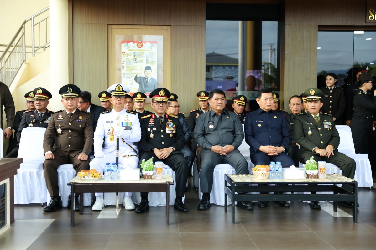 FOTO: Gubernur Sulut dan Polda lepas pawai TAPTU semarak HUT ke-81 RI