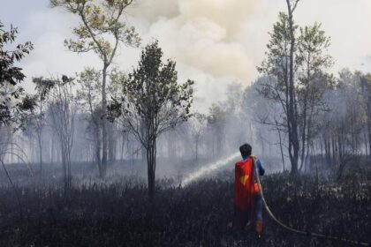 Remaja Palangka Raya Berjuang Melawan Karhutla