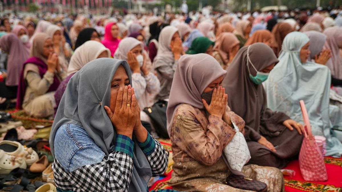 Sumatera Selatan Gelar Salat Istisqa di Tengah Kebakaran Hutan