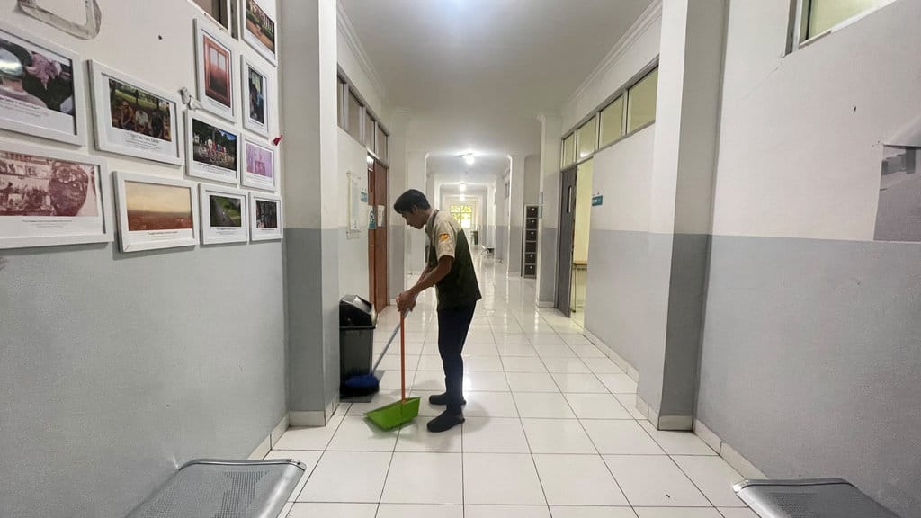 Tantangan Profesi Cleaning Service di Rumah Sakit dan Kampus
