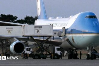 Trump Sembunyikan Diri dalam Truk Katering untuk Ganti Pesawat Akibat Ancaman Iran