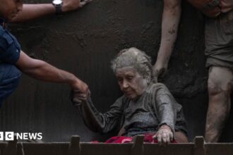 Wanita 97 Tahun Diselamatkan dari Banjir Nepal