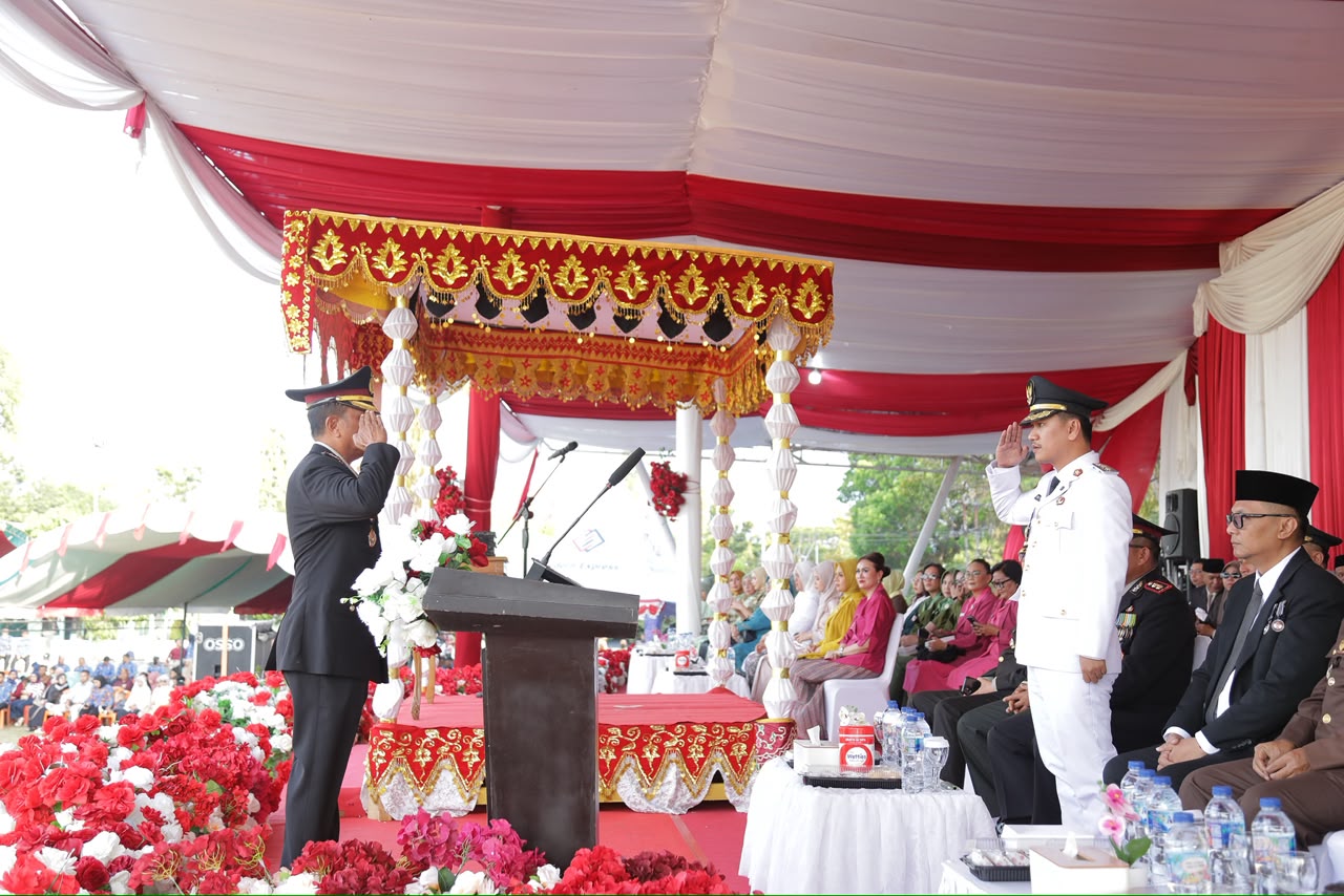 Rendy Mangkat pimpin upacara Penurunan Sang Merah Putih di Kotamobagu