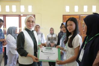 Rindah Gaib tutup pelatihan anyaman eceng gondok di Kotamobagu